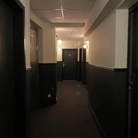Hotel Le Miredames 3* קסטרה