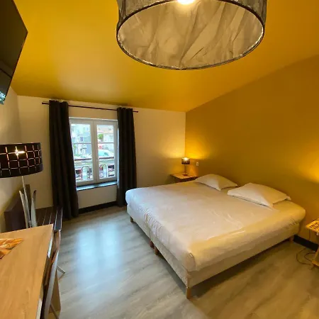 Hotel Le Miredames מלון קסטרה