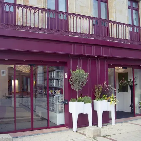 מלון Hotel Le Miredames 3*