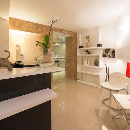 Hotel Le Miredames מלון