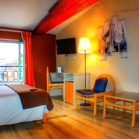 Hotel Le Miredames קסטרה