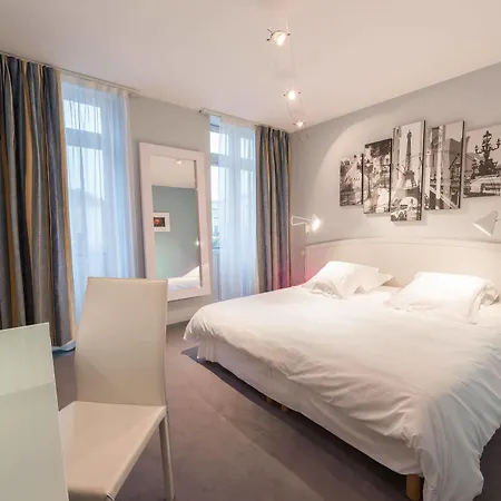 מלון Hotel Le Miredames קסטרה