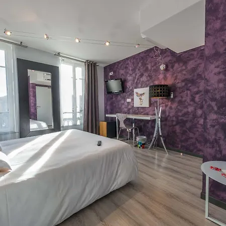 Hotel Le Miredames מלון 3*