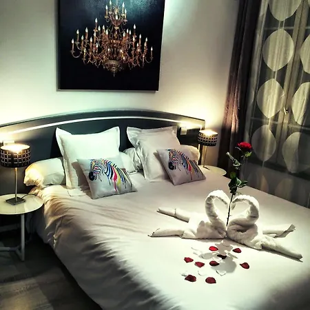 מלון Hotel Le Miredames קסטרה