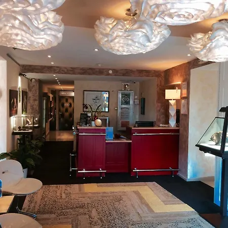 מלון Hotel Le Miredames 3*