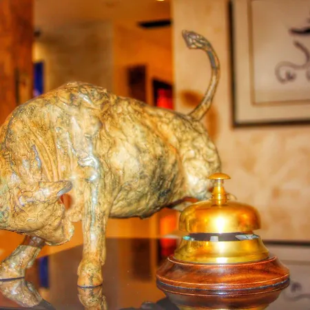 Hotel Le Miredames מלון 3*